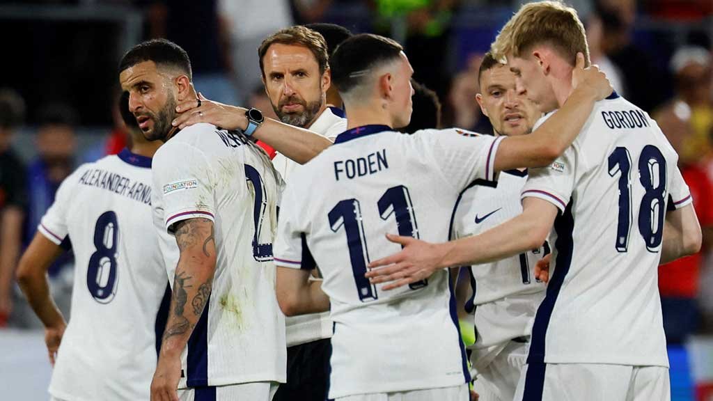 Southgate asks fans to back his players after another poor performance