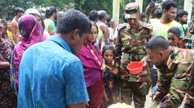 বন্যার্তদের সহায়তায় সশস্ত্র বাহিনী