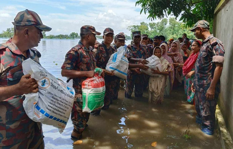 বন্যার্তদের পাশে বিজিবি: ত্রাণ দিল ২,৭৩০ জনকে, চিকিৎসা পেল ১,৮৯০